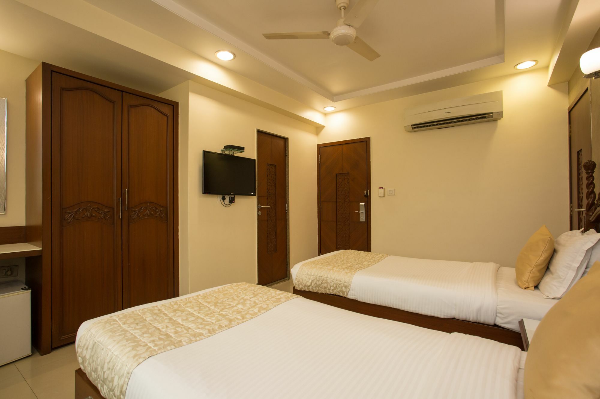 Oyo 10007 Hotel Grace Residency Mumbai  Buitenkant foto